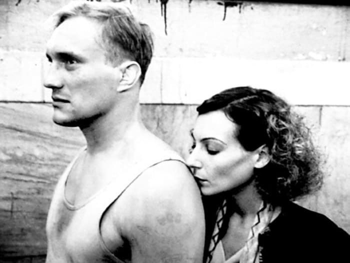Кадр из фильма *Прорва*, 1992 | Фото: kino-teatr.ru Кадр из фильма *Прорва*, 1992 | Фото: kino-teatr.ru