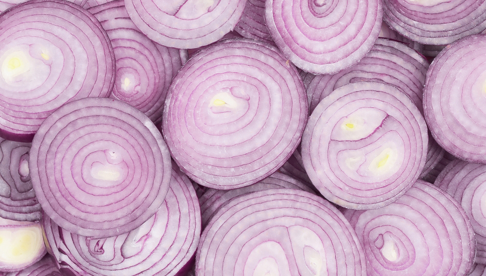 Высокоскоростная съемка показала опасность разлета едких брызг лука