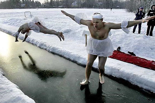 Отмороженные люди  моржи, снег, холод