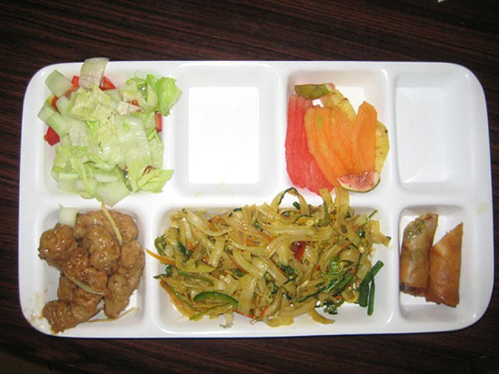 Как кормят в школах разных стран 