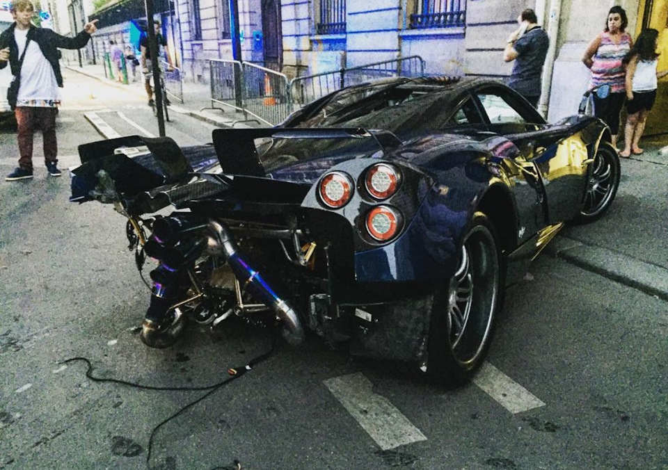И бит, и крашен: как суперкары Pagani получают новую жизнь после ДТП И бит, и крашен: как суперкары Pagani получают новую жизнь после ДТП