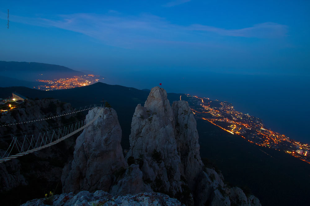 Гора ай Петри в Крыму ночью