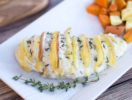 Куриная грудка с сыром и яблоком в духовке