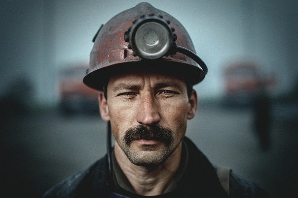 Фотограф Роман Шаленкин снимает колоритные портреты обыкновенных российских работяг.
