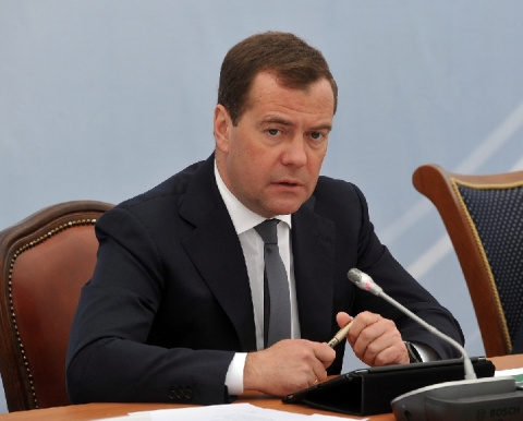Медведев подписал постановление о ввозных пошлинах на украинские товары