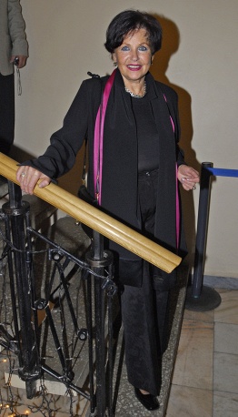 Фатеева перед премьерным показом фильма "С. П. Королев. Главный конструктор" в фойе кинотеатра "Художественный", 2007 год