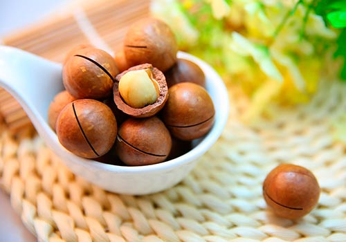 Орехи и другие продукты, которые нужно после 40 лет есть чаще