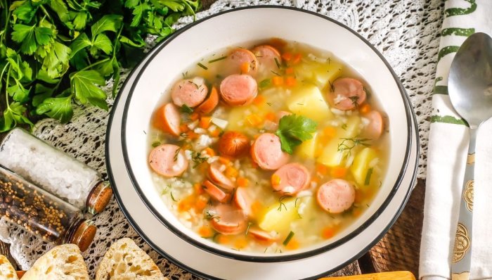 Суп с сосисками и вермишелью. \ Фото: gastronomiayviajes.com. Суп с сосисками и вермишелью. \ Фото: gastronomiayviajes.com.