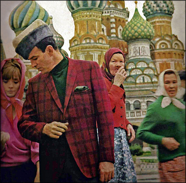 Попытка сделать модную фотографию. СССР, Москва, 1965 год. Попытка сделать модную фотографию. СССР, Москва, 1965 год.