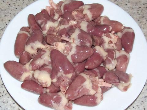 Куриные сердечки в сметане
