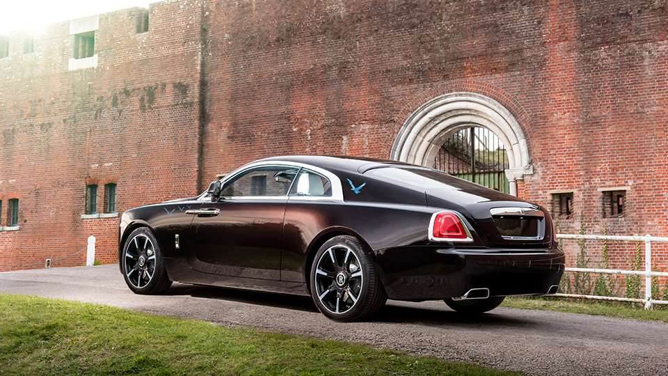 Автопроизводитель сделает девять специальных купе Wraith