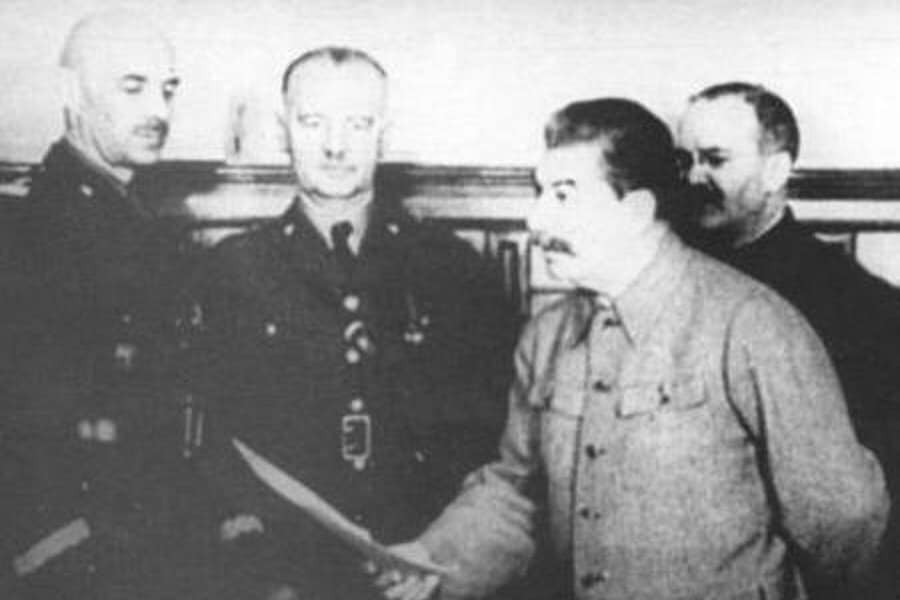 «Вернуть майору его барахло». Весьма показательный случай из жизни Сталина «Вернуть майору его барахло». Весьма показательный случай из жизни Сталина