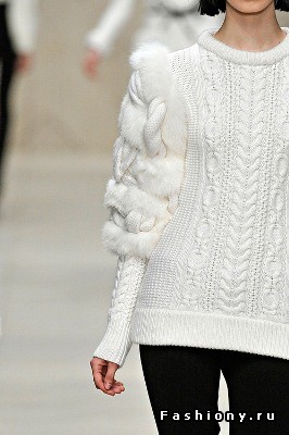 Свежие образы со свитерами oversize Свежие образы со свитерами oversize