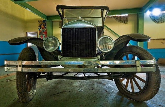 Экскурсия по заброшенному автомобильному музею в Японии 