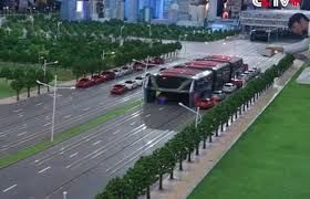 Китайцы испытали автобус, который не боится пробок