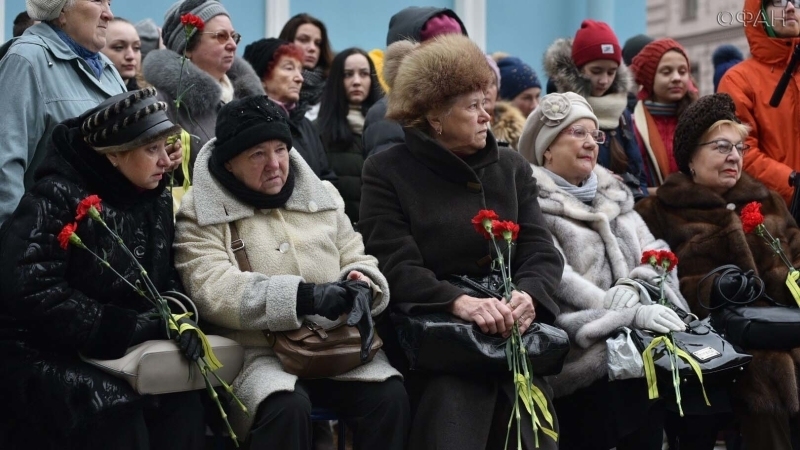 Петербург читает стихи блокадной музы Ольги Берггольц и ставит хештег «900 дней» Петербург читает стихи блокадной музы Ольги Берггольц и ставит хештег «900 дней»