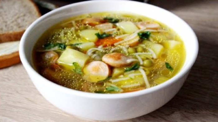 Суп с сосисками.  Фото: google.com.ua.