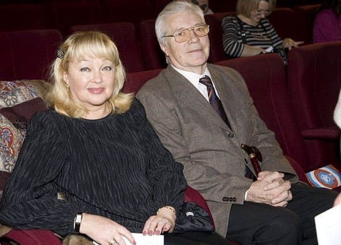 Актер с женой, актрисой Натальей Гвоздиковой | Фото: kino-teatr.ru