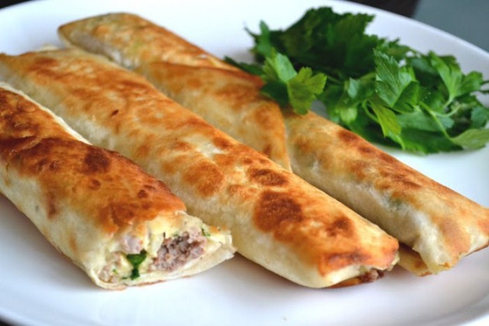 Мясные рулеты с румяной корочкой. Мясные рулеты с румяной корочкой.