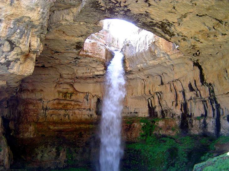 Водопад Баатара Ливан. Каякам здесь не место. Самые причудливые и величественные водопады планеты. Фото с сайта NewPix.ru