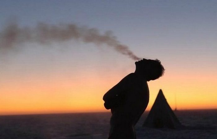 Южный полюс: -73 градусов по Цельсию. Южный полюс: -73 градусов по Цельсию.