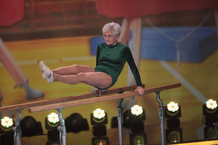 gimnastka-87letnyaya-vyglyadit-futbol-hokkey-sport gimnastka-87letnyaya-vyglyadit-futbol-hokkey-sport