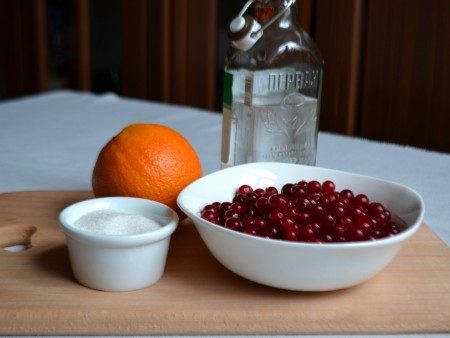 Спиртные напитки. Клюквенная настойка Спиртные напитки. Клюквенная настойка