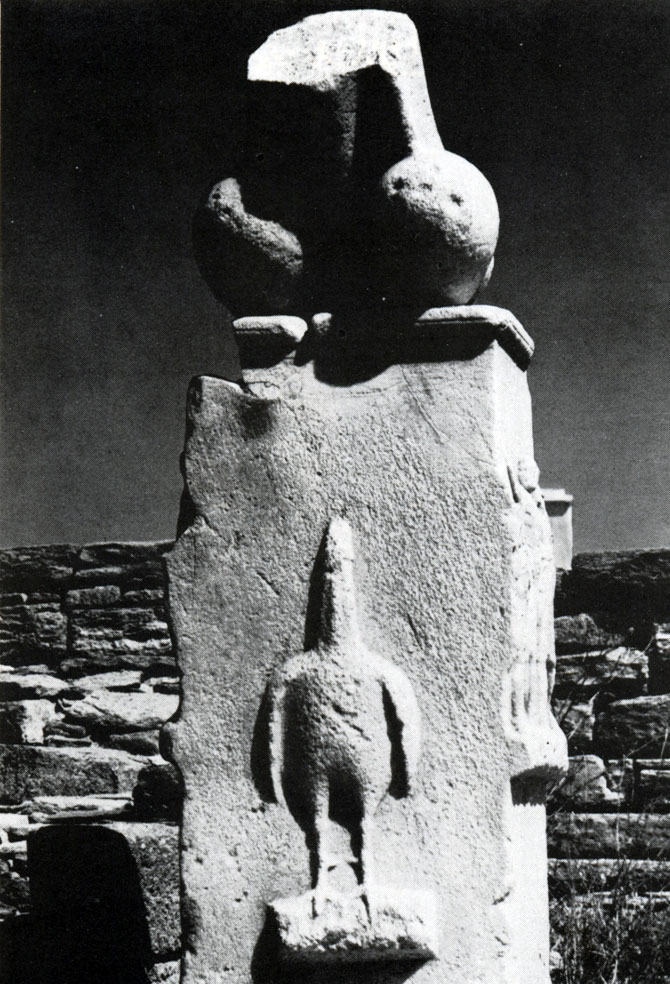 117. Монумент в честь Диониса. Около 300 г. до н. э. Остров Делос