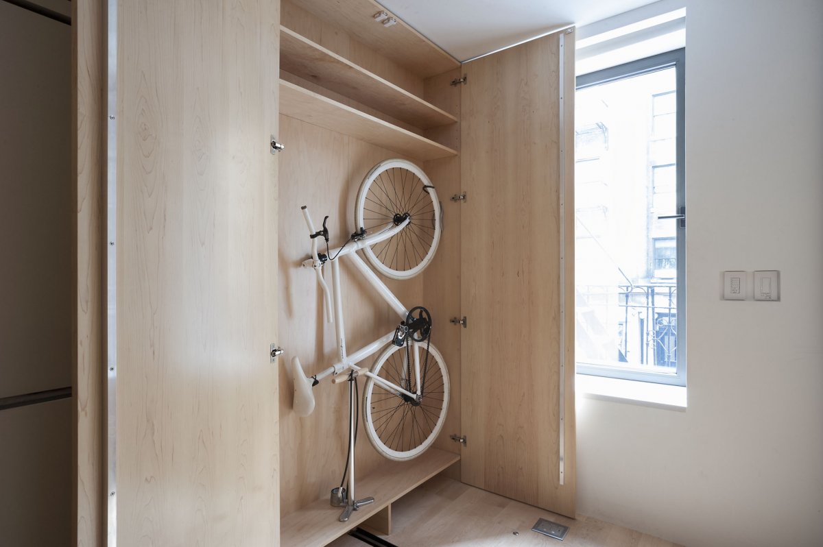 inside-the-guest-room-is-a-storage-cabinet-for-a-bike