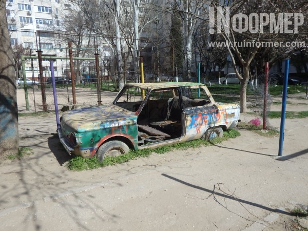 «Дети выжить не должны»? Площадка в севастопольском дворе