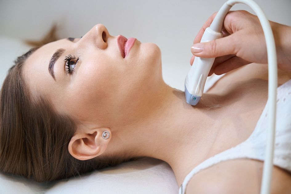 Специалист связал истончение бровей с проблемами функций щитовидной железы