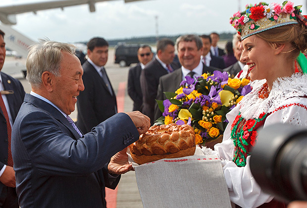 Нурсултан Назарбаев по прибытии в Минск, 26 августа 2014 года