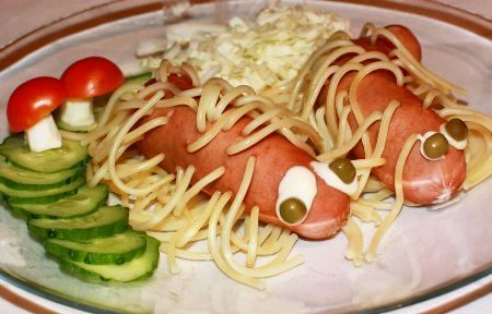 Спагетти в сосиске - очень любят дети!))