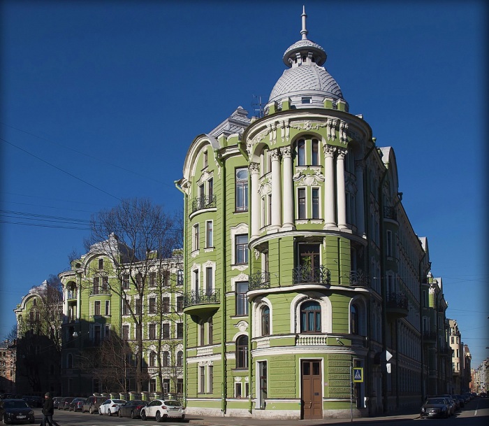 Это самый известный из сорока доходных домов купцов Колобовых. /Фото:rasfokus.ru Это самый известный из сорока доходных домов купцов Колобовых. /Фото:rasfokus.ru