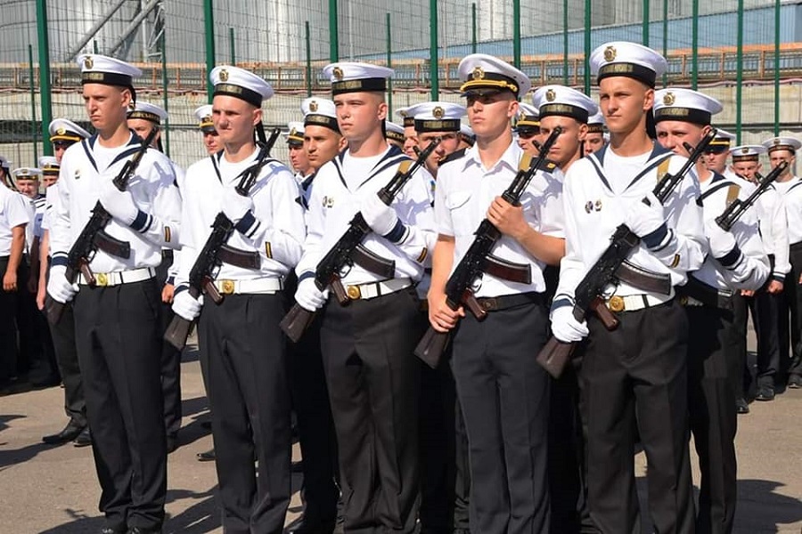 В ВМС Украины декоммунизировали тельняшки