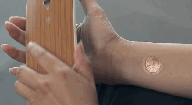 В Moto X появится возможность разблокировки с помощью «цифрового тату» moto x tattoo unlock В Moto X появится возможность разблокировки с помощью «цифрового тату»