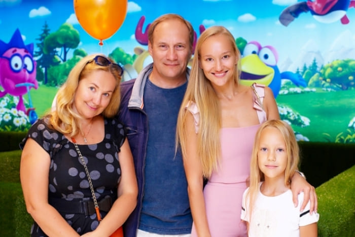 Актер с семьей | Фото: 24smi.org Актер с семьей | Фото: 24smi.org