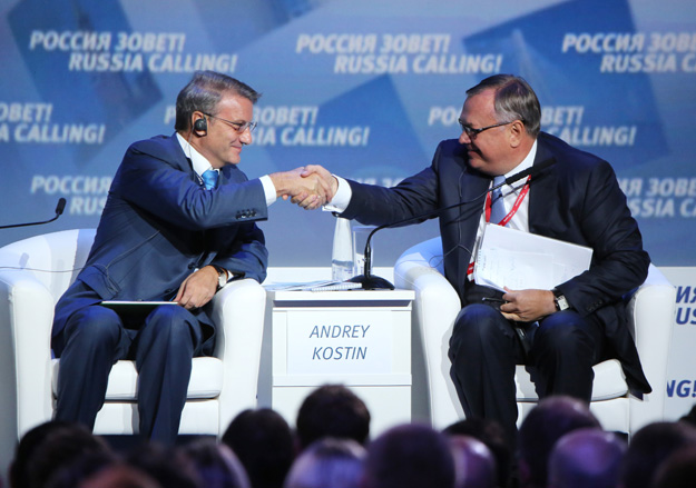 Президенты Сбербанка (Герман Греф слева) и ВТБ могут поздравить друг друга с новыми ставками