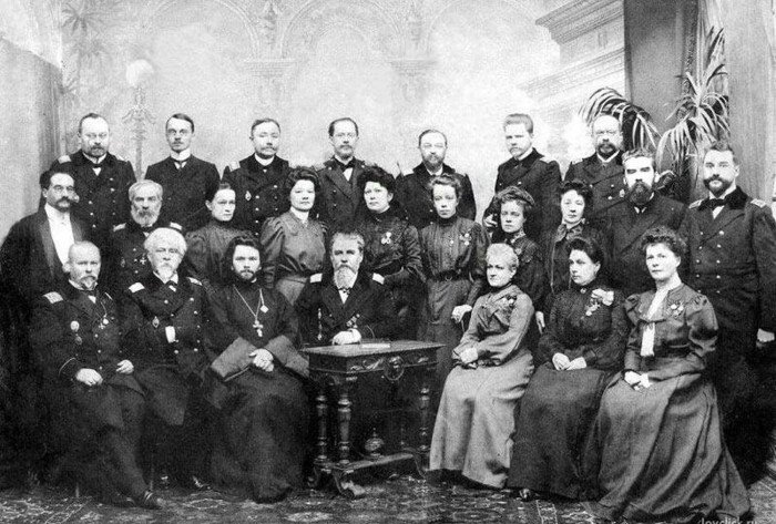 Смольный институт: как воспитывали благородных девиц Смольный институт: как воспитывали благородных девиц