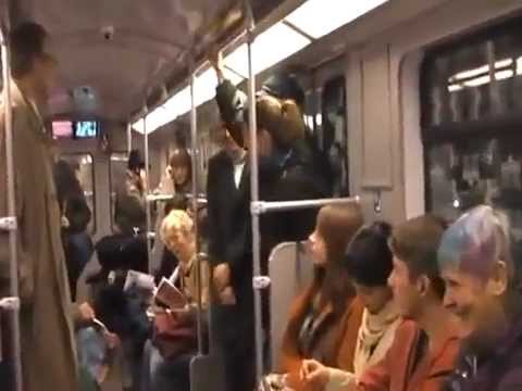 Заразительный смех в метро Заразительный смех в метро