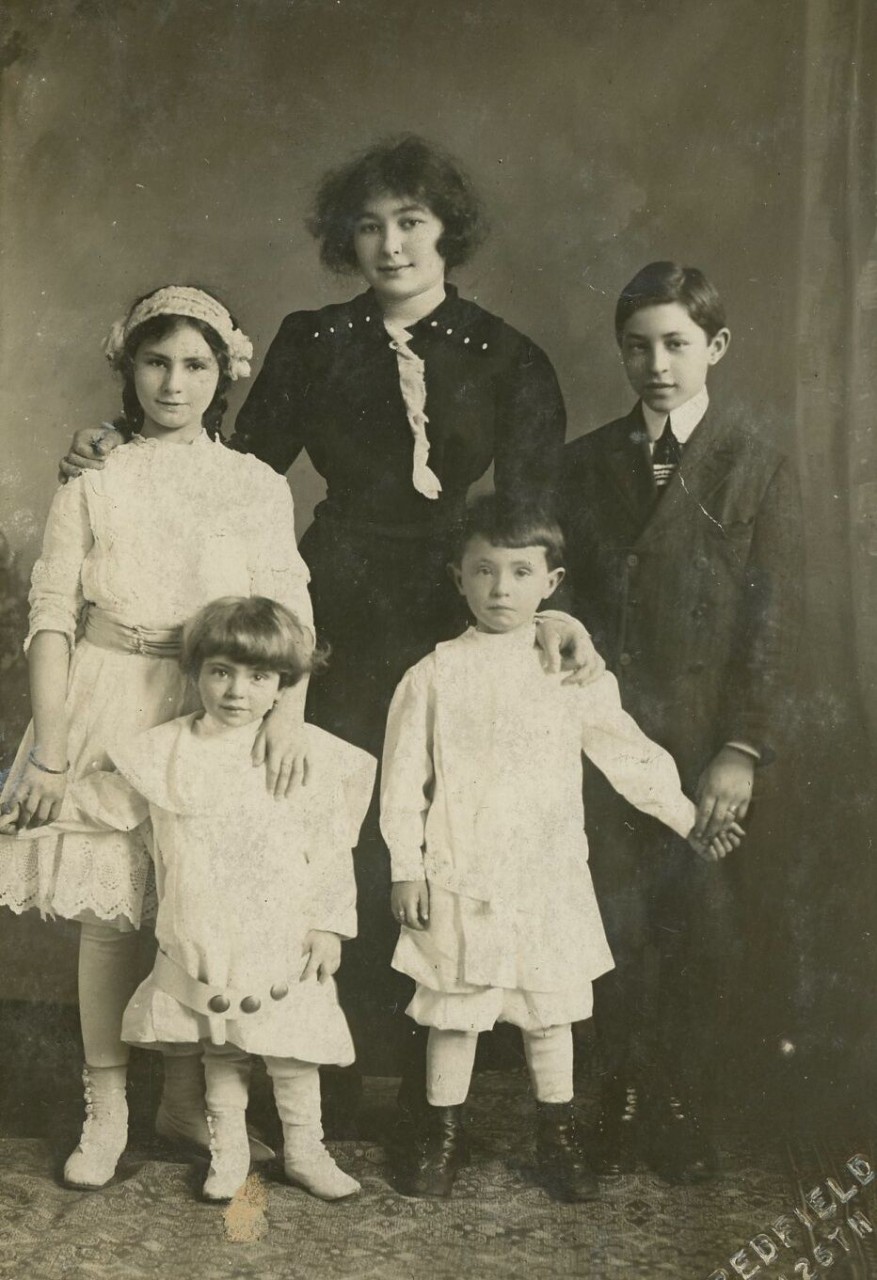 Eichler-Siblings.jpg Eichler-Siblings.jpg