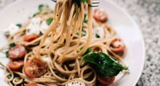 Доктор Нортон рассказала, в каком часу ужинать в зимнее время