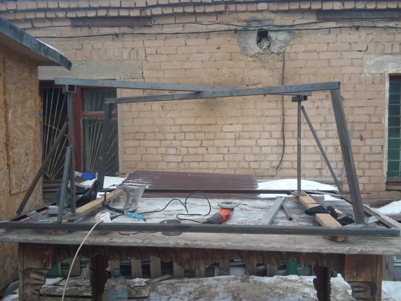 Стол из элементов ламината и металлического каркаса своими руками Стол из элементов ламината и металлического каркаса своими руками