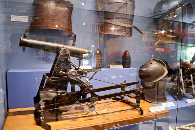 Tour of the exhibition of military innovations of five centuries in Vienna