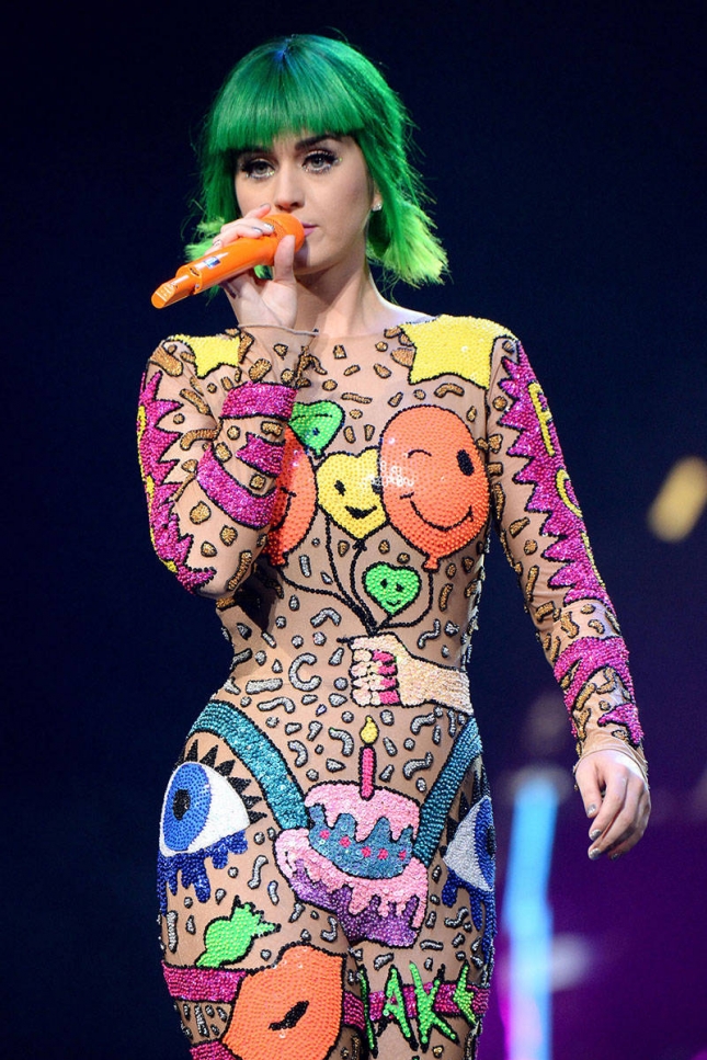 hbz-stage-outfits-katy-perry-02-lg