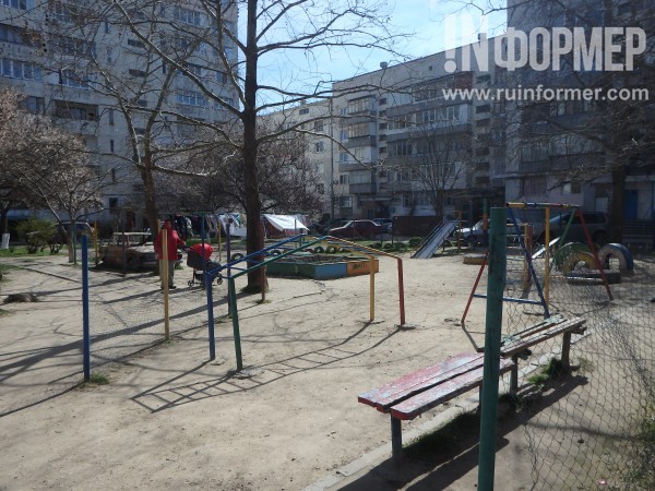 «Дети выжить не должны»? Площадка в севастопольском дворе