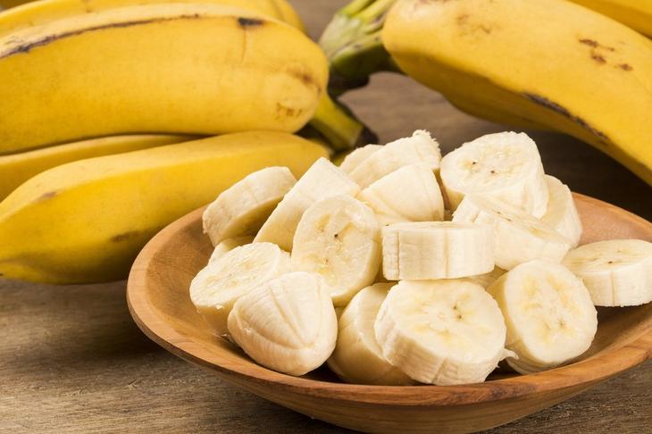 Данный фрукт можно назвать настоящей кладовой полезных веществ maska-iz-banana-dlya-lica-v-domashnix-usloviyax_ (12)