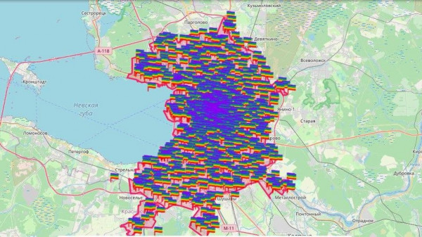 Люди со всего мира ставят радужные флаги на карте Санкт-Петербурга