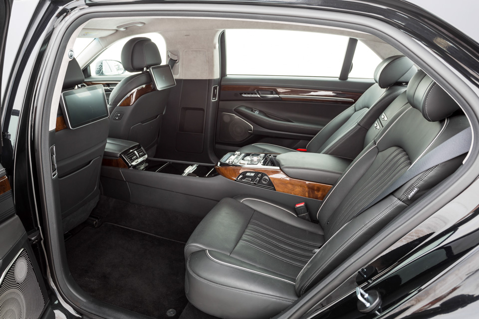 Genesis G90 L, BMW 740Le и спор двух Михаилов. Фото 3