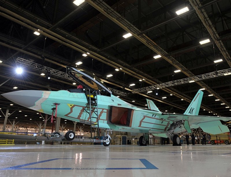 На заводе по сборке F-22